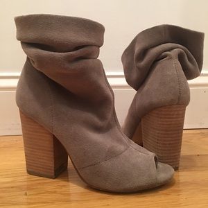 Chinese Laundry Slouchy Peep Toe